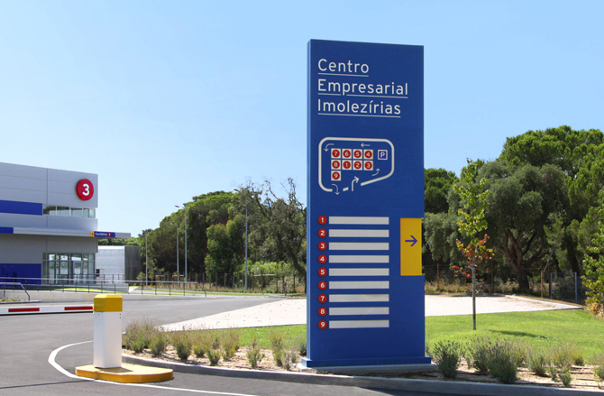 Totem Corporativo ACM Iluminado