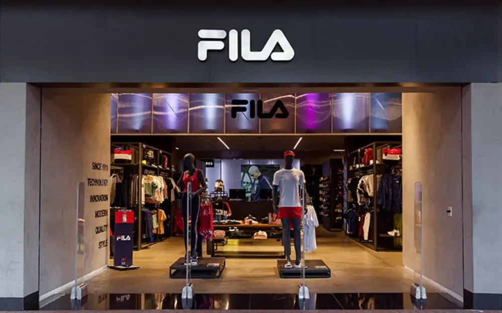 Fachada com letras caixa iluminadas